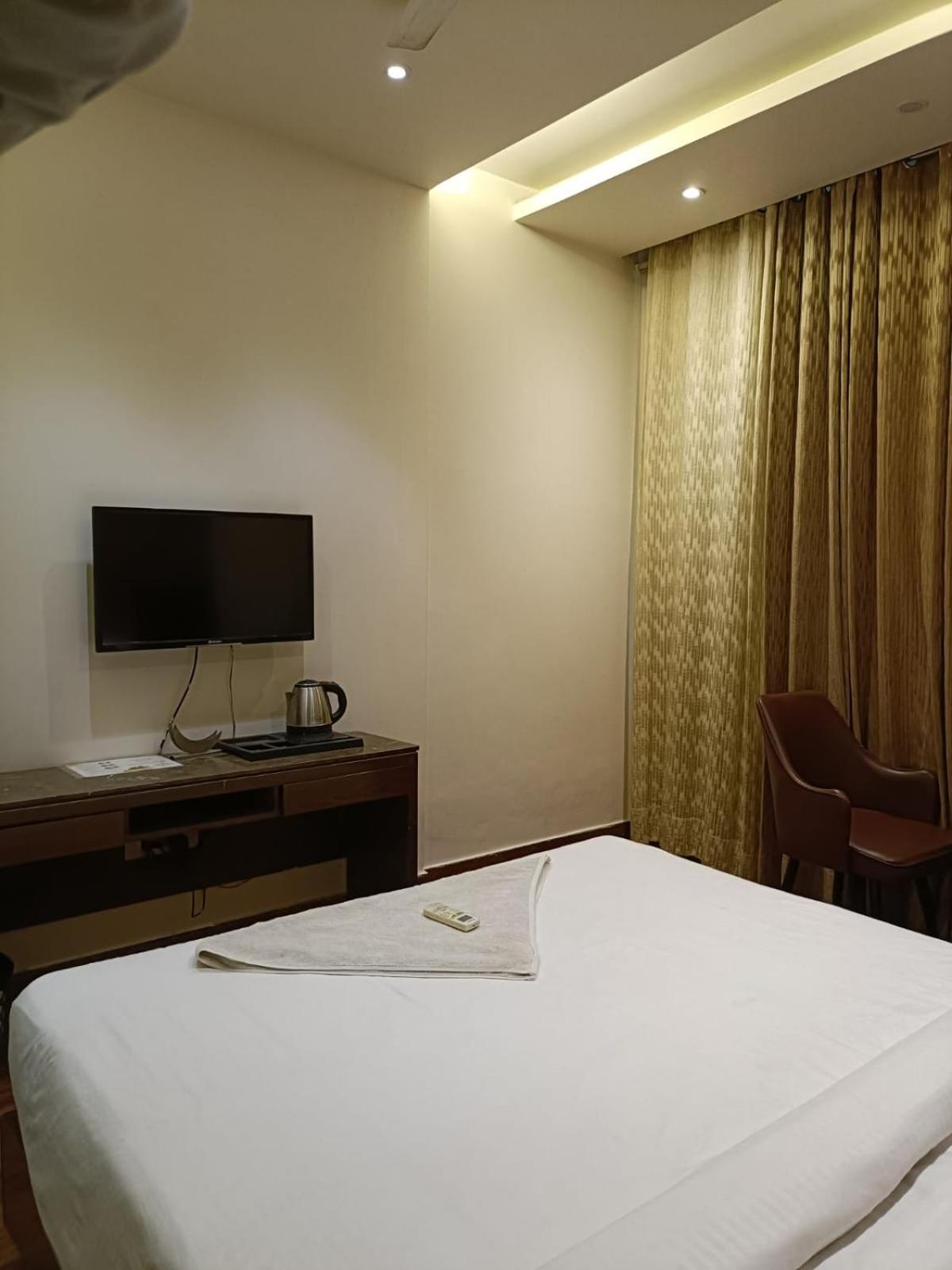 Hotel Parklane אגרה מראה חיצוני תמונה