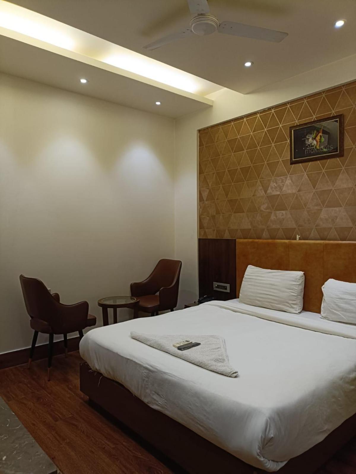 Hotel Parklane אגרה מראה חיצוני תמונה