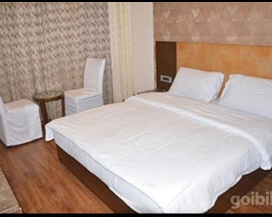 Hotel Parklane אגרה מראה חיצוני תמונה